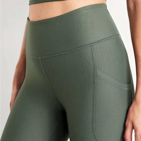 Old Navy Active High-Waisted PowerSoft Rib Pocket Leggings- Dark Ivy - Picture 2 of 8